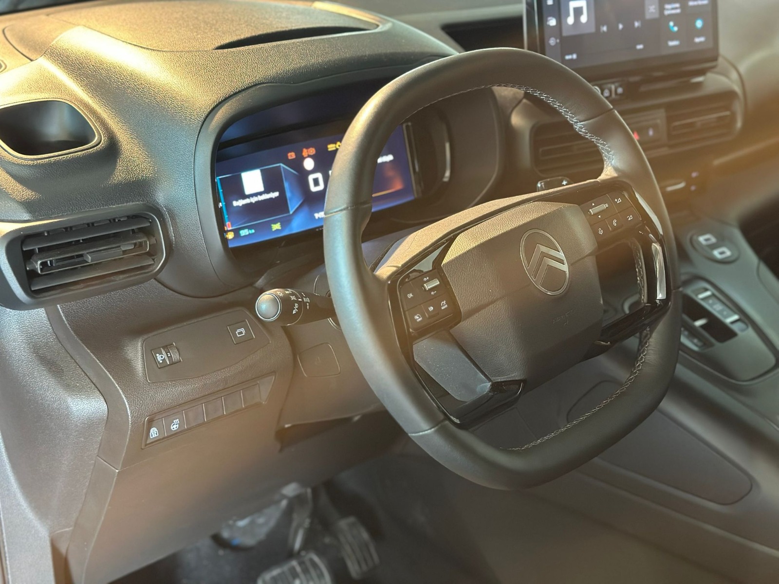 2024 Dizel Otomatik Citroen Berlingo Yeşil Ermat Motorlu Araçlar ve Tarım Ürünleri Sanayi Ticaret A.Ş.