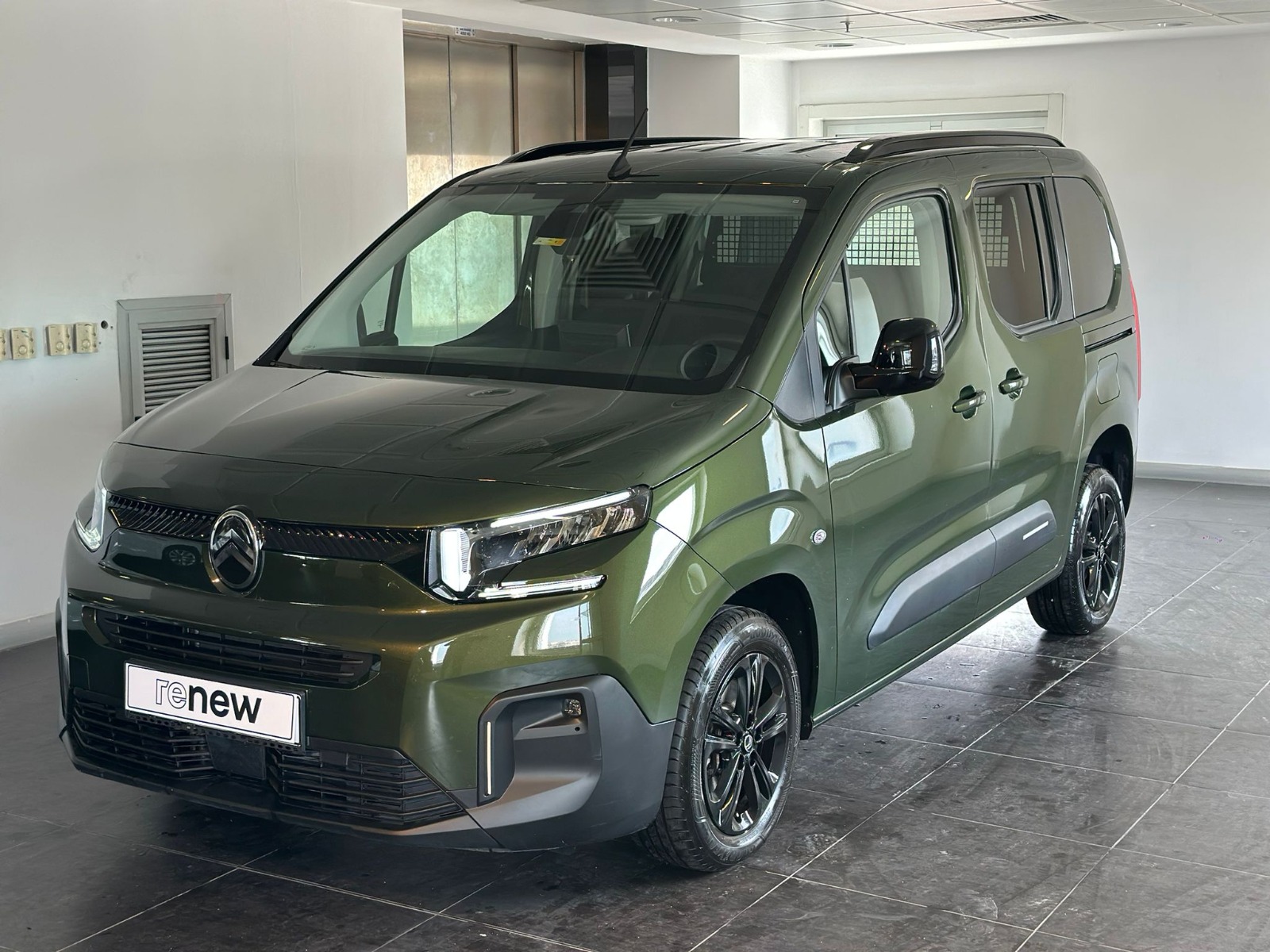 2024 Dizel Otomatik Citroen Berlingo Yeşil Ermat Motorlu Araçlar ve Tarım Ürünleri Sanayi Ticaret A.Ş.