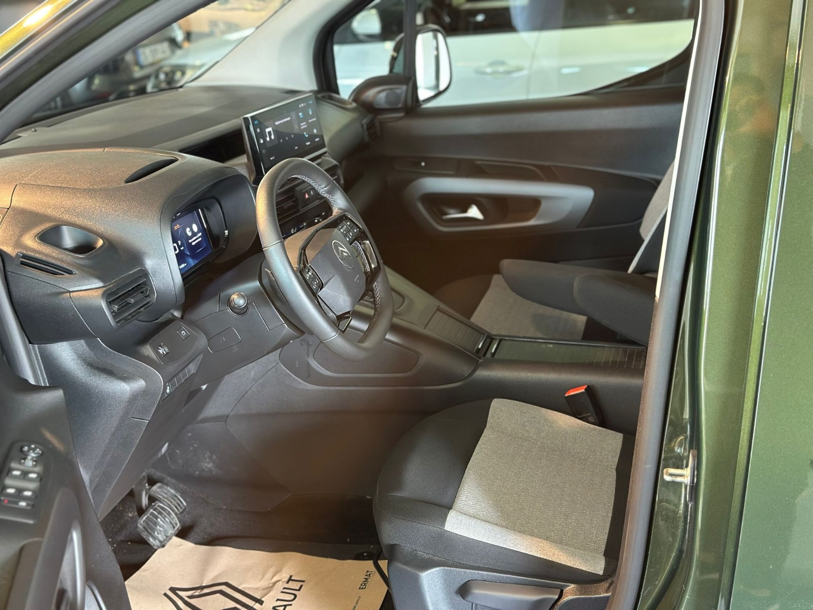 2024 Dizel Otomatik Citroen Berlingo Yeşil Ermat Motorlu Araçlar ve Tarım Ürünleri Sanayi Ticaret A.Ş.