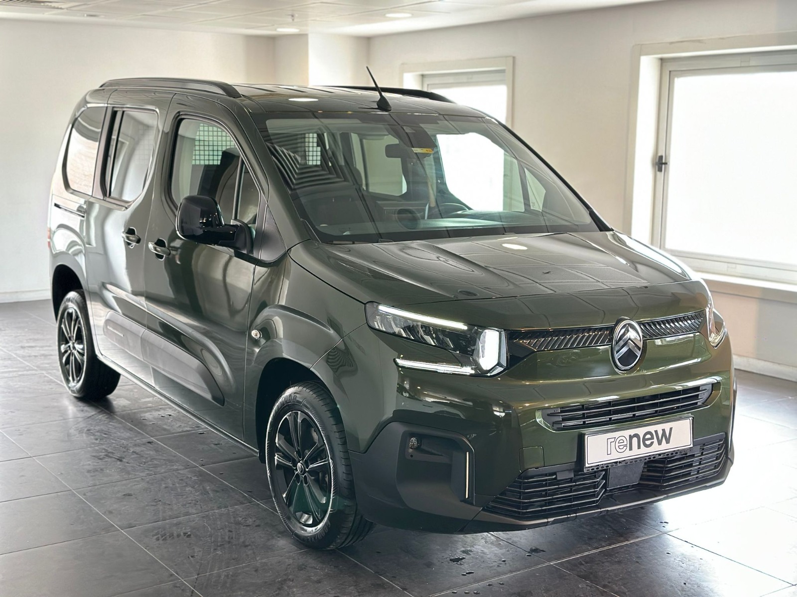 2024 Dizel Otomatik Citroen Berlingo Yeşil Ermat Motorlu Araçlar ve Tarım Ürünleri Sanayi Ticaret A.Ş.