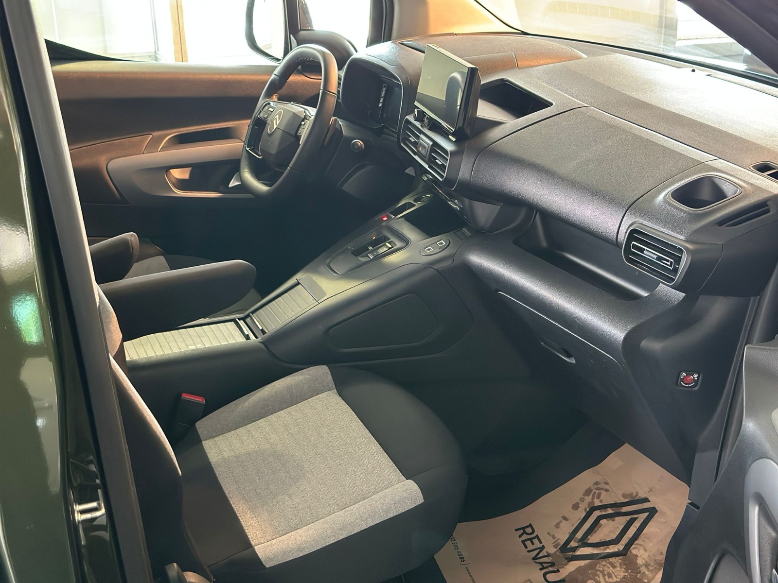 2024 Dizel Otomatik Citroen Berlingo Yeşil Ermat Motorlu Araçlar ve Tarım Ürünleri Sanayi Ticaret A.Ş.