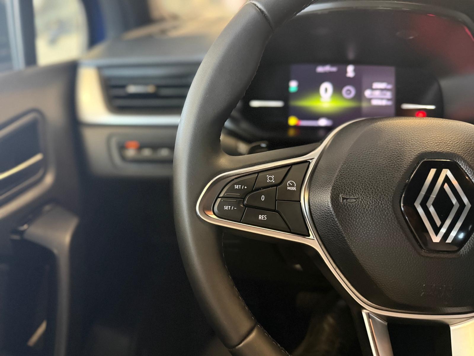 2024 Benzin Otomatik Renault Captur Lacivert Ermat Motorlu Araçlar ve Tarım Ürünleri Sanayi Ticaret A.Ş.