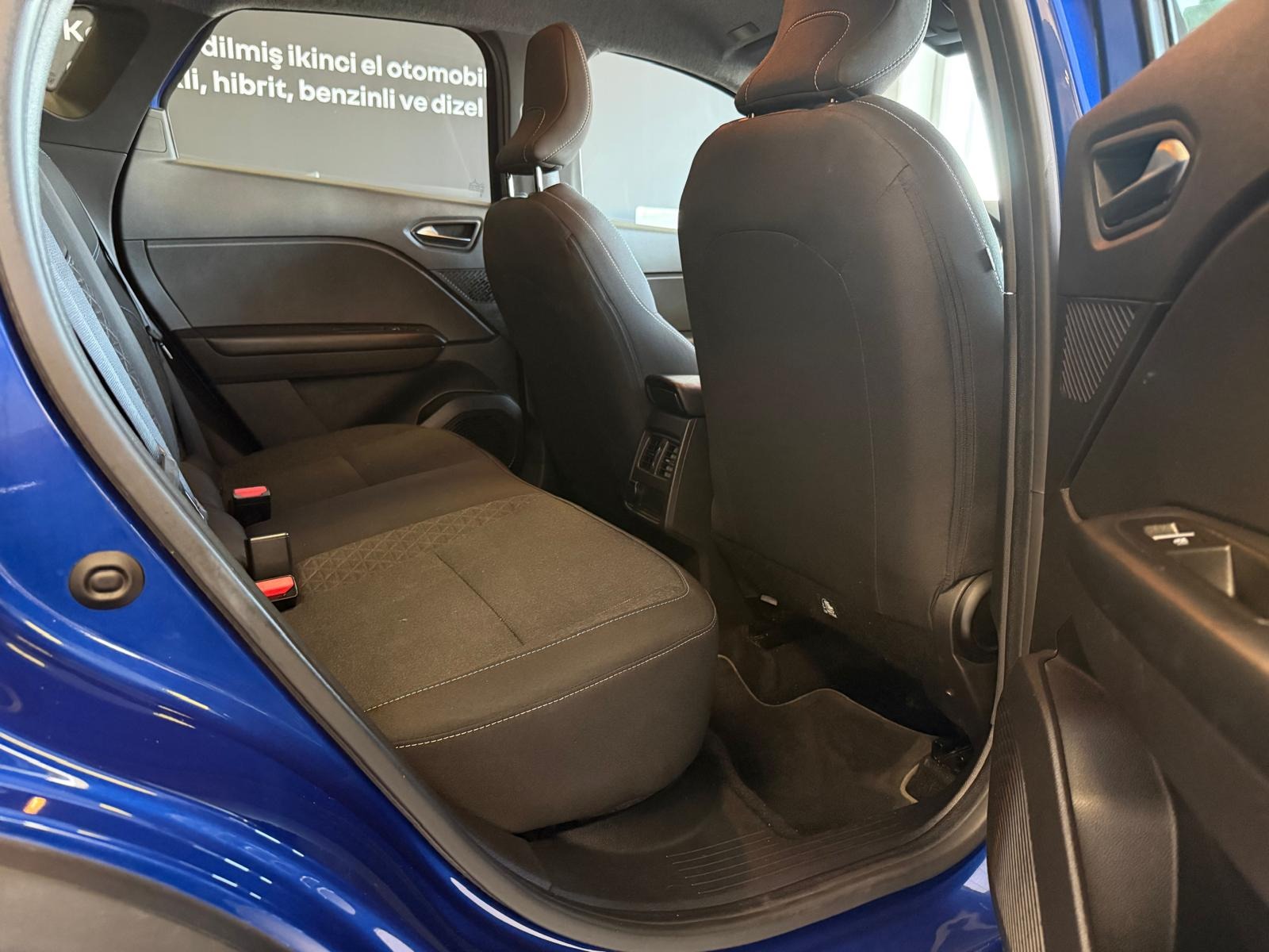 2024 Benzin Otomatik Renault Captur Lacivert Ermat Motorlu Araçlar ve Tarım Ürünleri Sanayi Ticaret A.Ş.