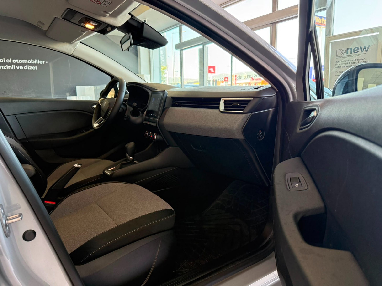 2025 Benzin Otomatik Renault Clio Gri Ermat Motorlu Araçlar ve Tarım Ürünleri Sanayi Ticaret A.Ş.