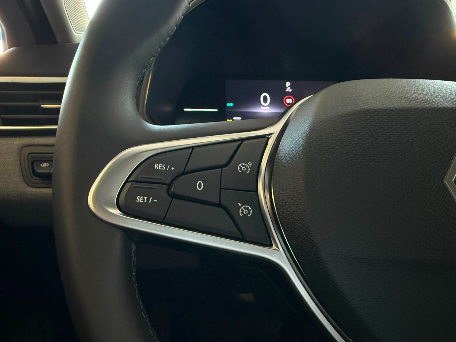 2025 Benzin Otomatik Renault Clio Gri Ermat Motorlu Araçlar ve Tarım Ürünleri Sanayi Ticaret A.Ş.