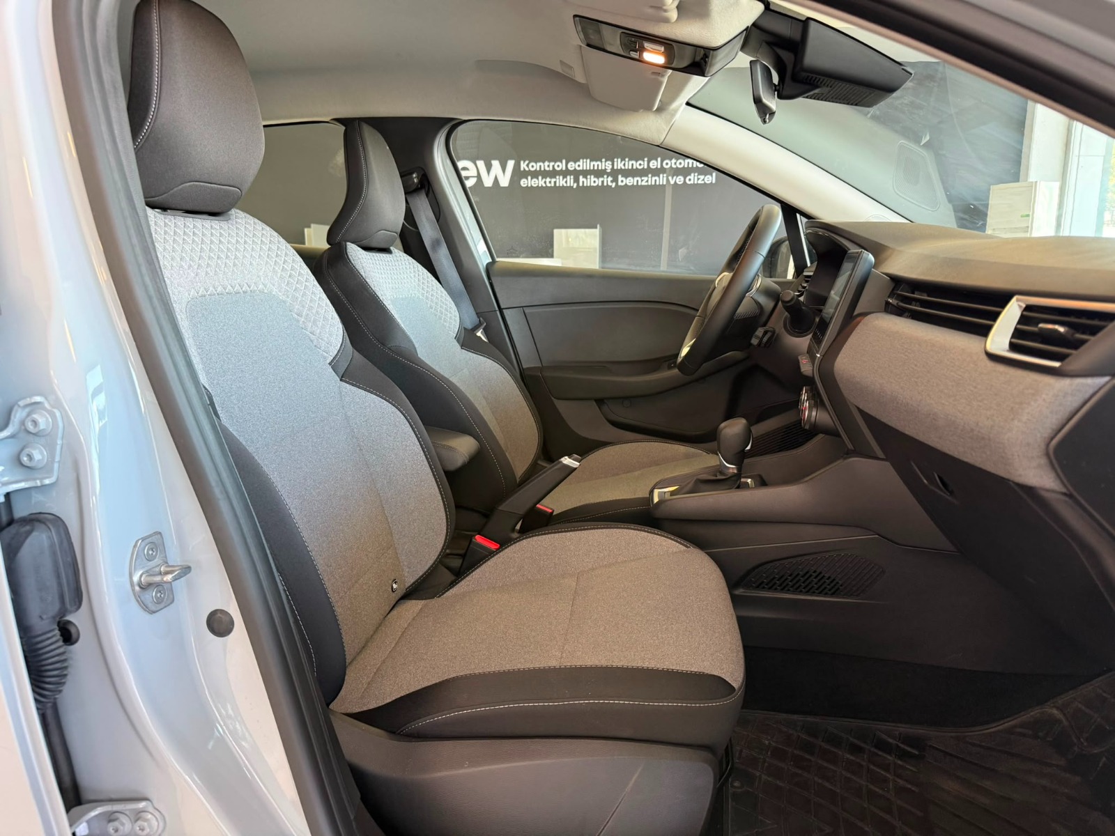 2025 Benzin Otomatik Renault Clio Gri Ermat Motorlu Araçlar ve Tarım Ürünleri Sanayi Ticaret A.Ş.