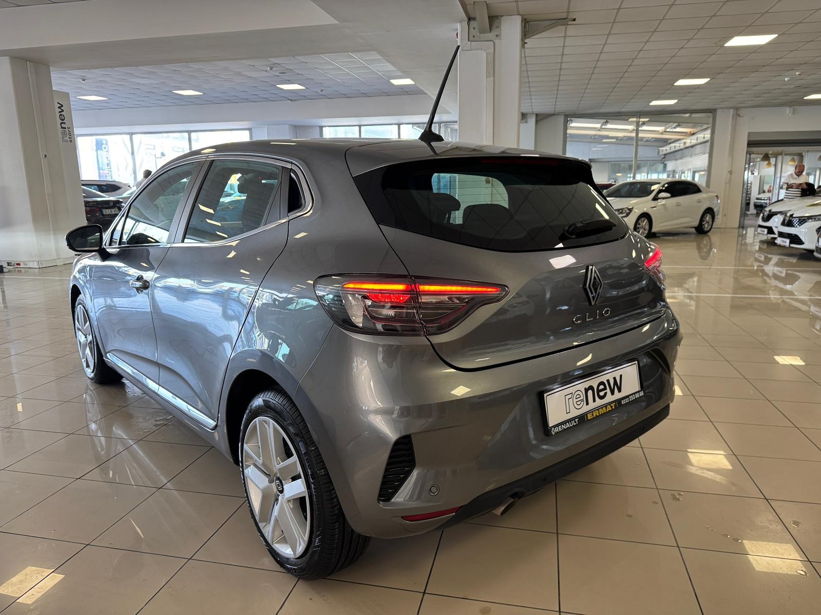 2023 Benzin Otomatik Renault Clio Gri Ermat Motorlu Araçlar ve Tarım Ürünleri Sanayi Ticaret A.Ş.