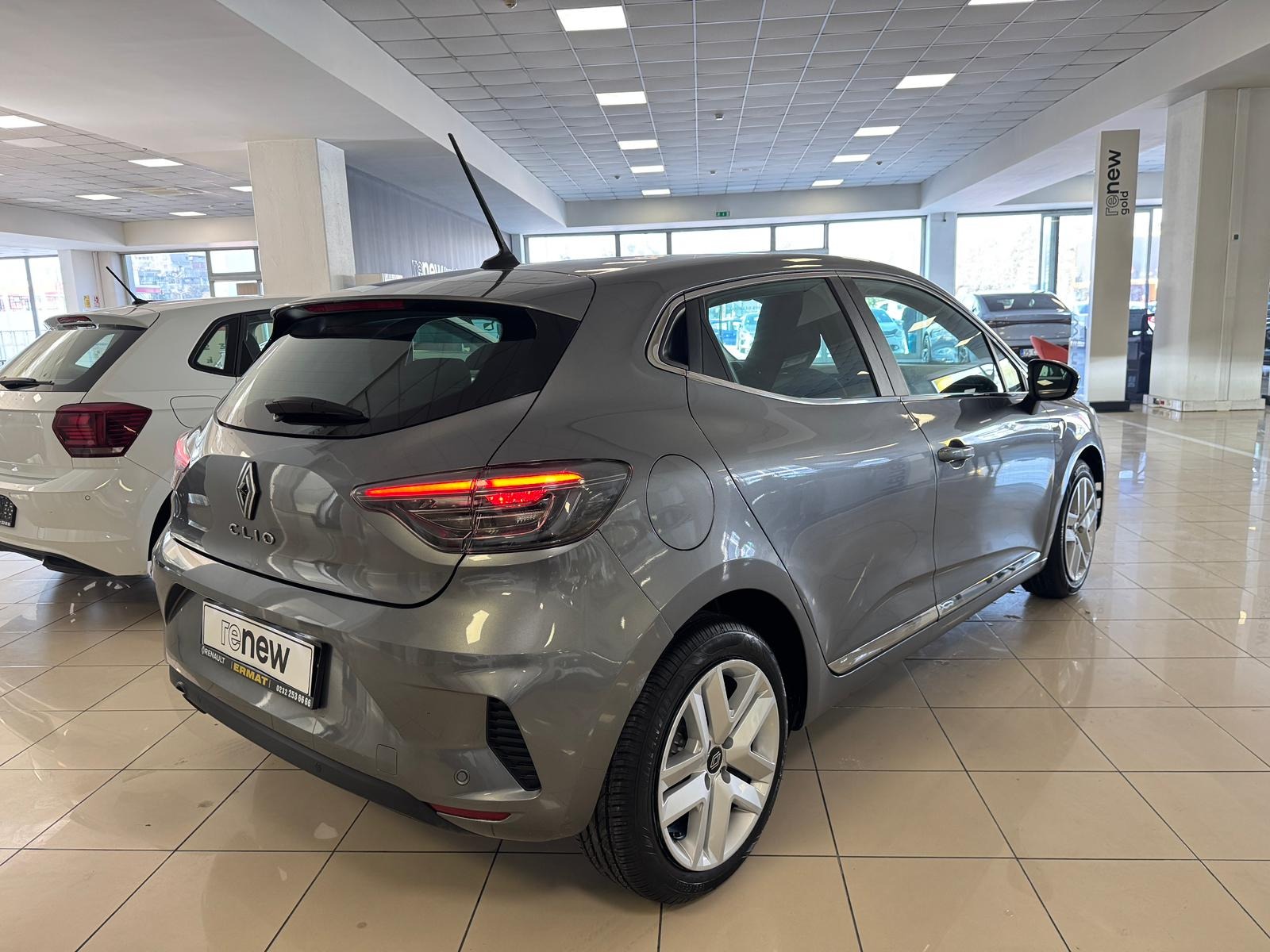 2023 Benzin Otomatik Renault Clio Gri Ermat Motorlu Araçlar ve Tarım Ürünleri Sanayi Ticaret A.Ş.