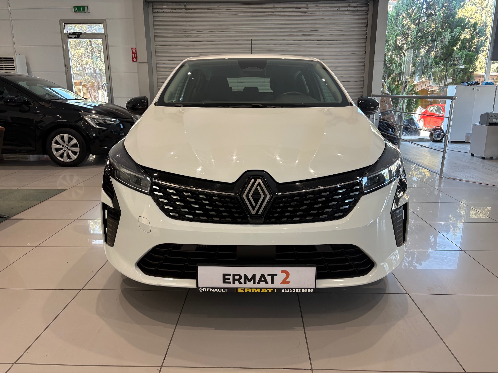 2025 Benzin Otomatik Renault Clio Beyaz Ermat Motorlu Araçlar ve Tarım Ürünleri Sanayi Ticaret A.Ş.