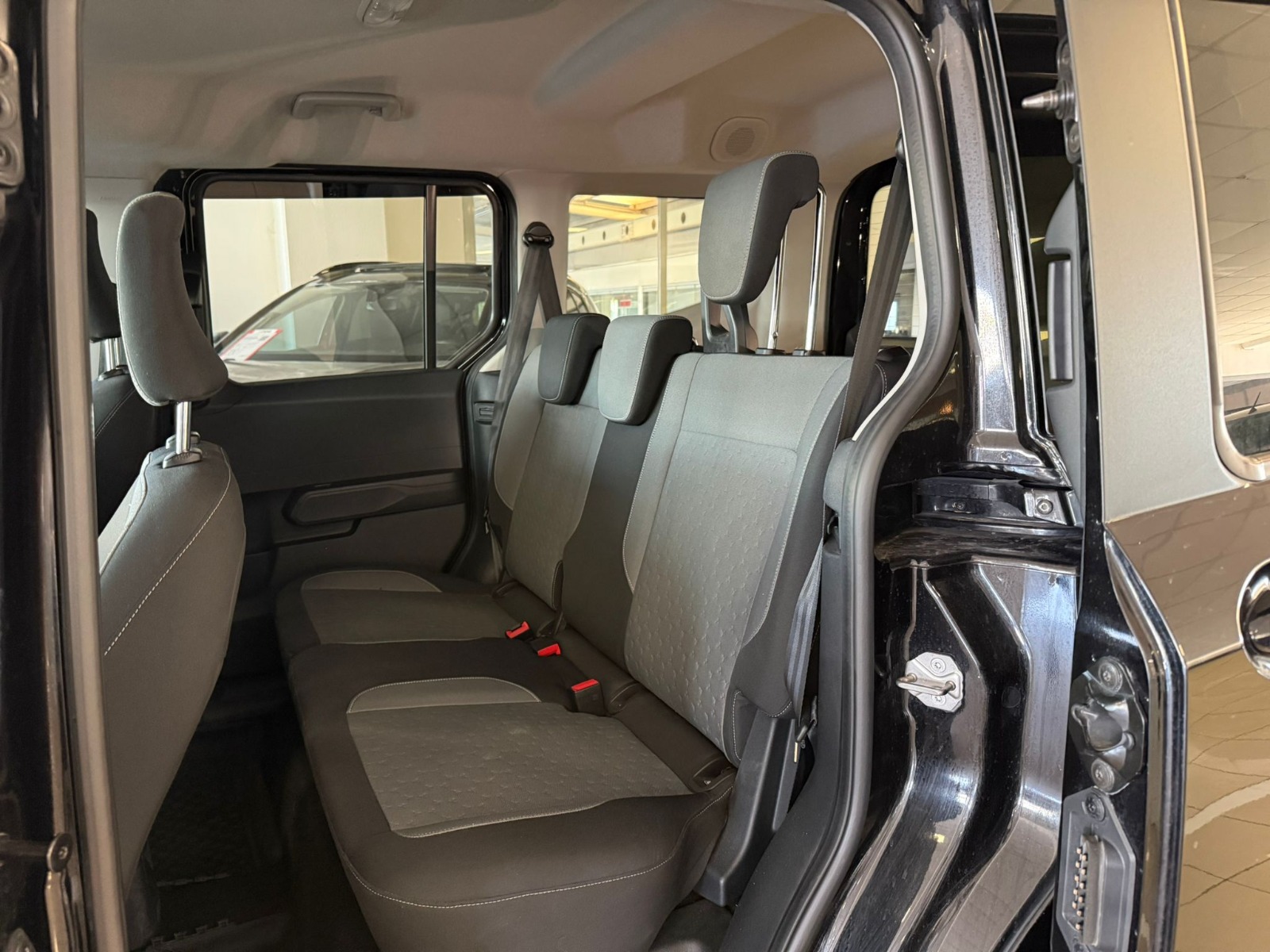 2024 Benzin Otomatik Ford Tourneo Courier Siyah Ermat Motorlu Araçlar ve Tarım Ürünleri Sanayi Ticaret A.Ş.
