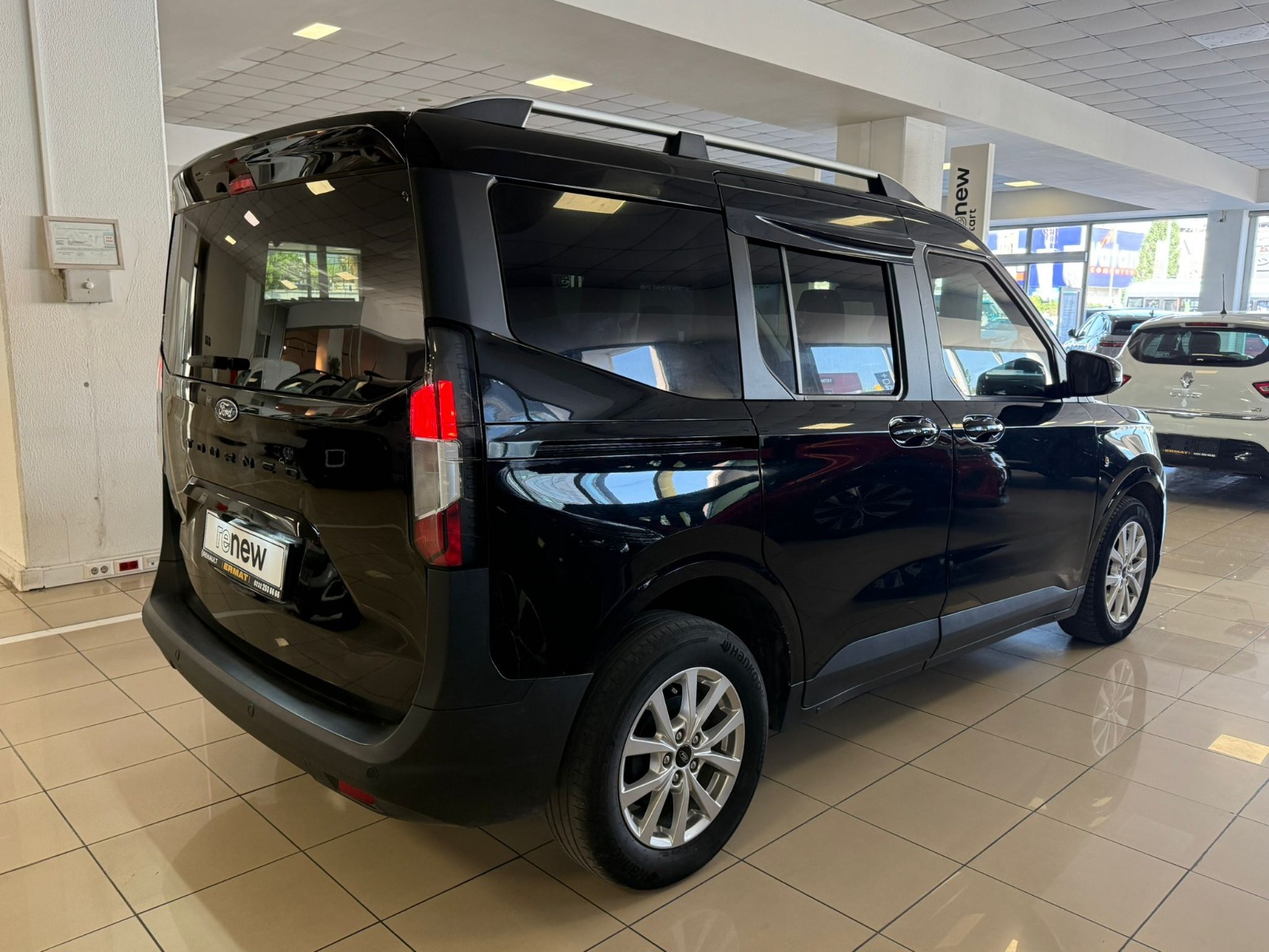 2024 Benzin Otomatik Ford Tourneo Courier Siyah Ermat Motorlu Araçlar ve Tarım Ürünleri Sanayi Ticaret A.Ş.