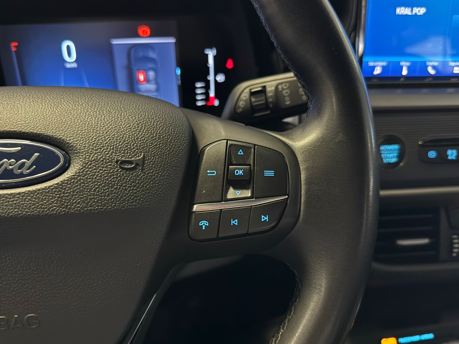 2024 Benzin Otomatik Ford Tourneo Courier Siyah Ermat Motorlu Araçlar ve Tarım Ürünleri Sanayi Ticaret A.Ş.