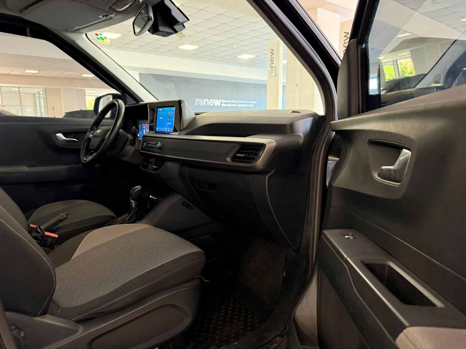 2024 Benzin Otomatik Ford Tourneo Courier Siyah Ermat Motorlu Araçlar ve Tarım Ürünleri Sanayi Ticaret A.Ş.