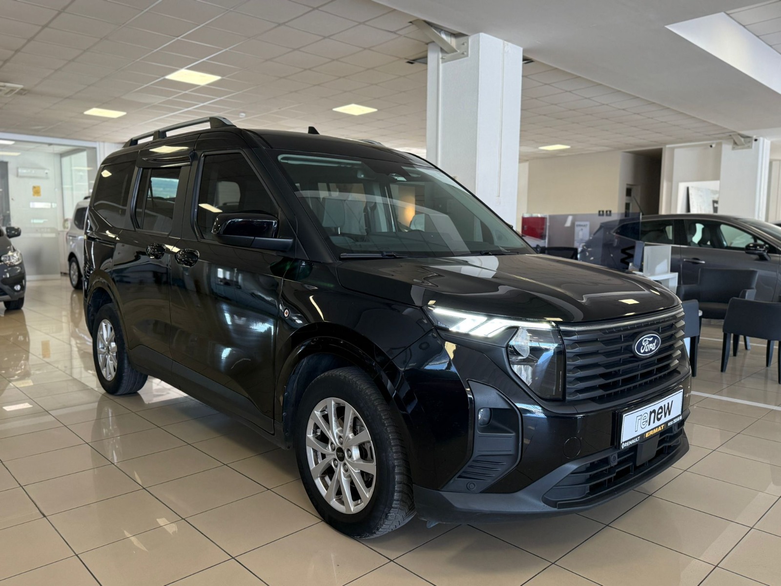 2024 Benzin Otomatik Ford Tourneo Courier Siyah Ermat Motorlu Araçlar ve Tarım Ürünleri Sanayi Ticaret A.Ş.