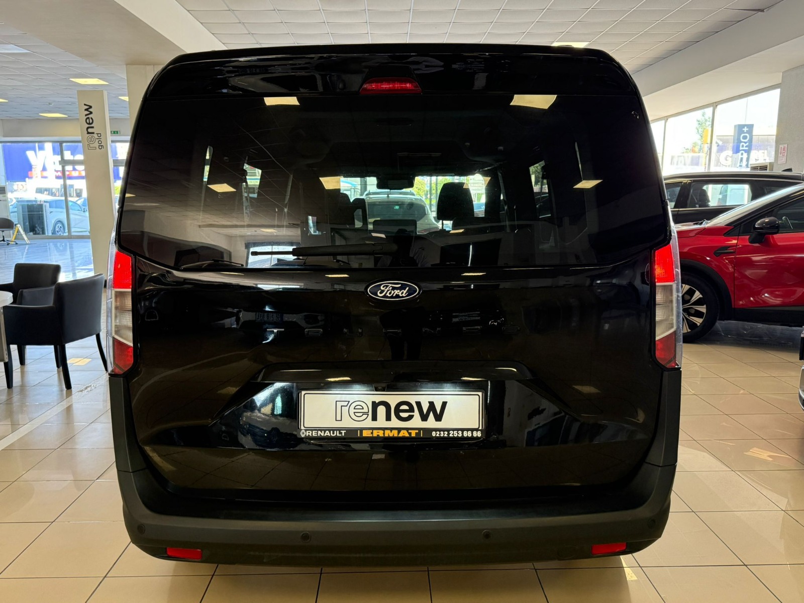 2024 Benzin Otomatik Ford Tourneo Courier Siyah Ermat Motorlu Araçlar ve Tarım Ürünleri Sanayi Ticaret A.Ş.