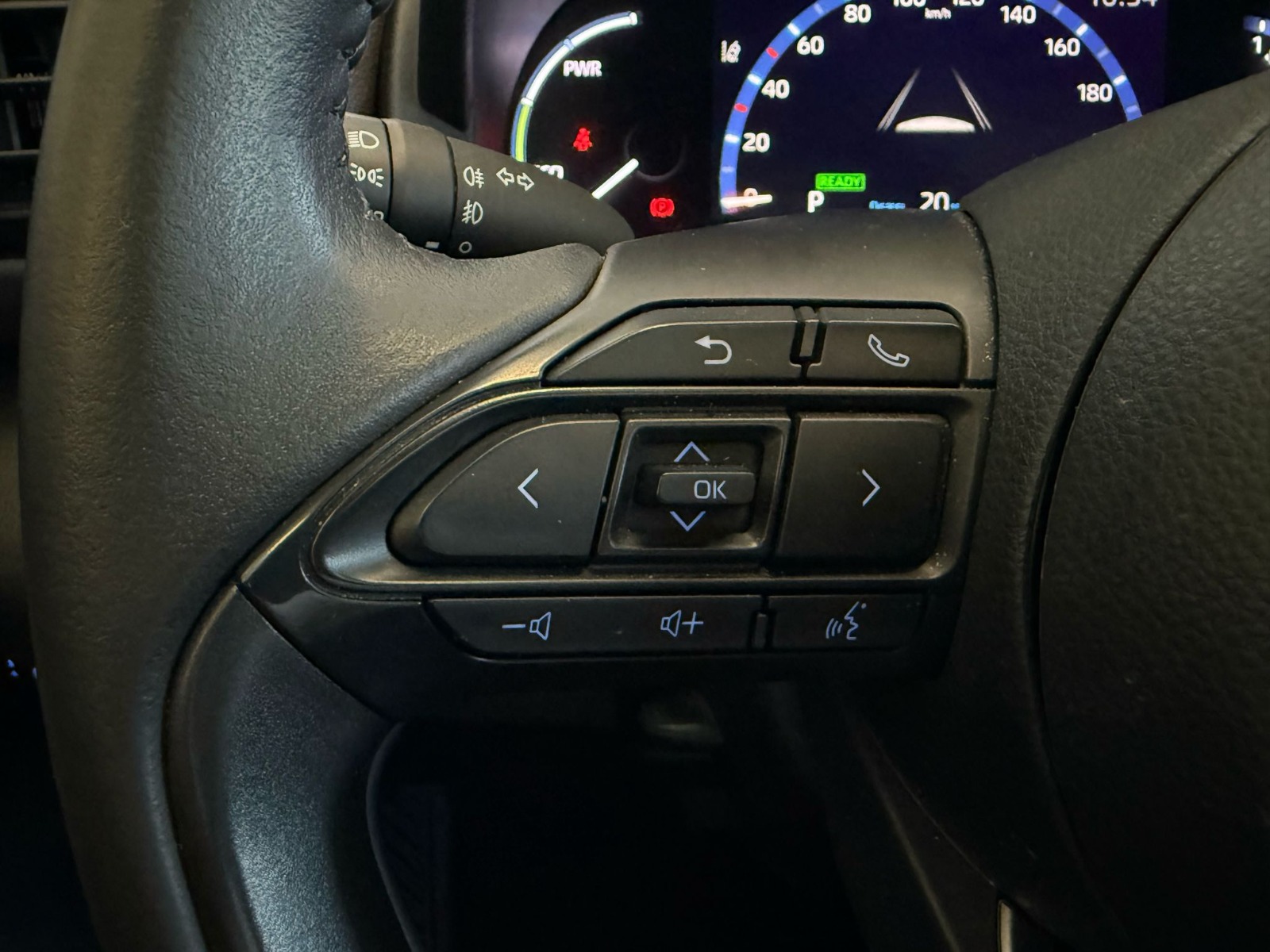 2023 Hybrid Otomatik Toyota Yaris Sarı Ermat Motorlu Araçlar ve Tarım Ürünleri Sanayi Ticaret A.Ş.