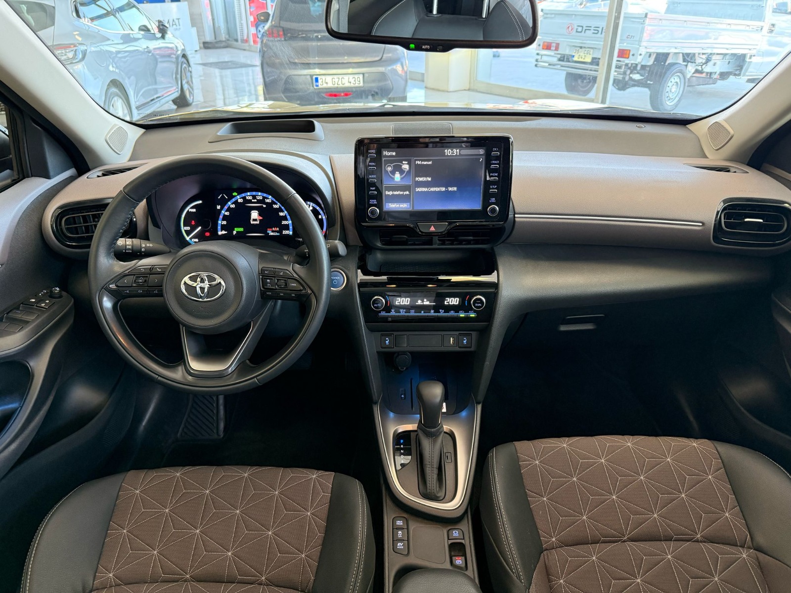 2023 Hybrid Otomatik Toyota Yaris Sarı Ermat Motorlu Araçlar ve Tarım Ürünleri Sanayi Ticaret A.Ş.