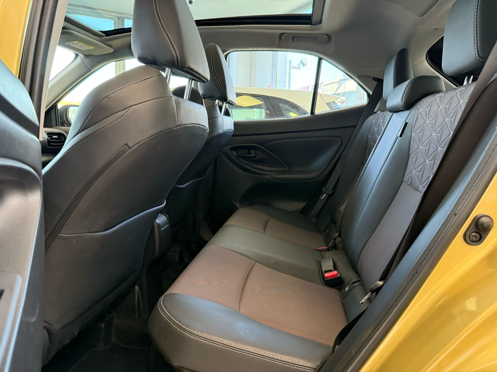 2023 Hybrid Otomatik Toyota Yaris Sarı Ermat Motorlu Araçlar ve Tarım Ürünleri Sanayi Ticaret A.Ş.
