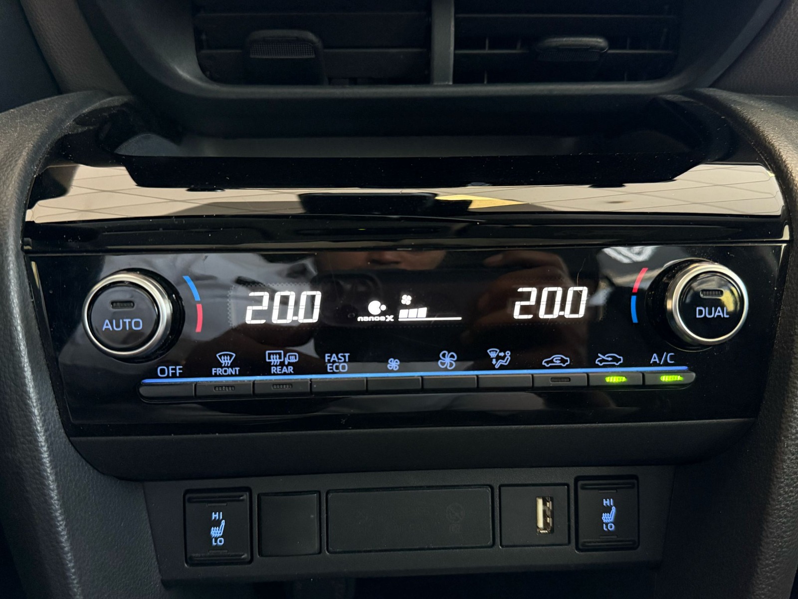 2023 Hybrid Otomatik Toyota Yaris Sarı Ermat Motorlu Araçlar ve Tarım Ürünleri Sanayi Ticaret A.Ş.