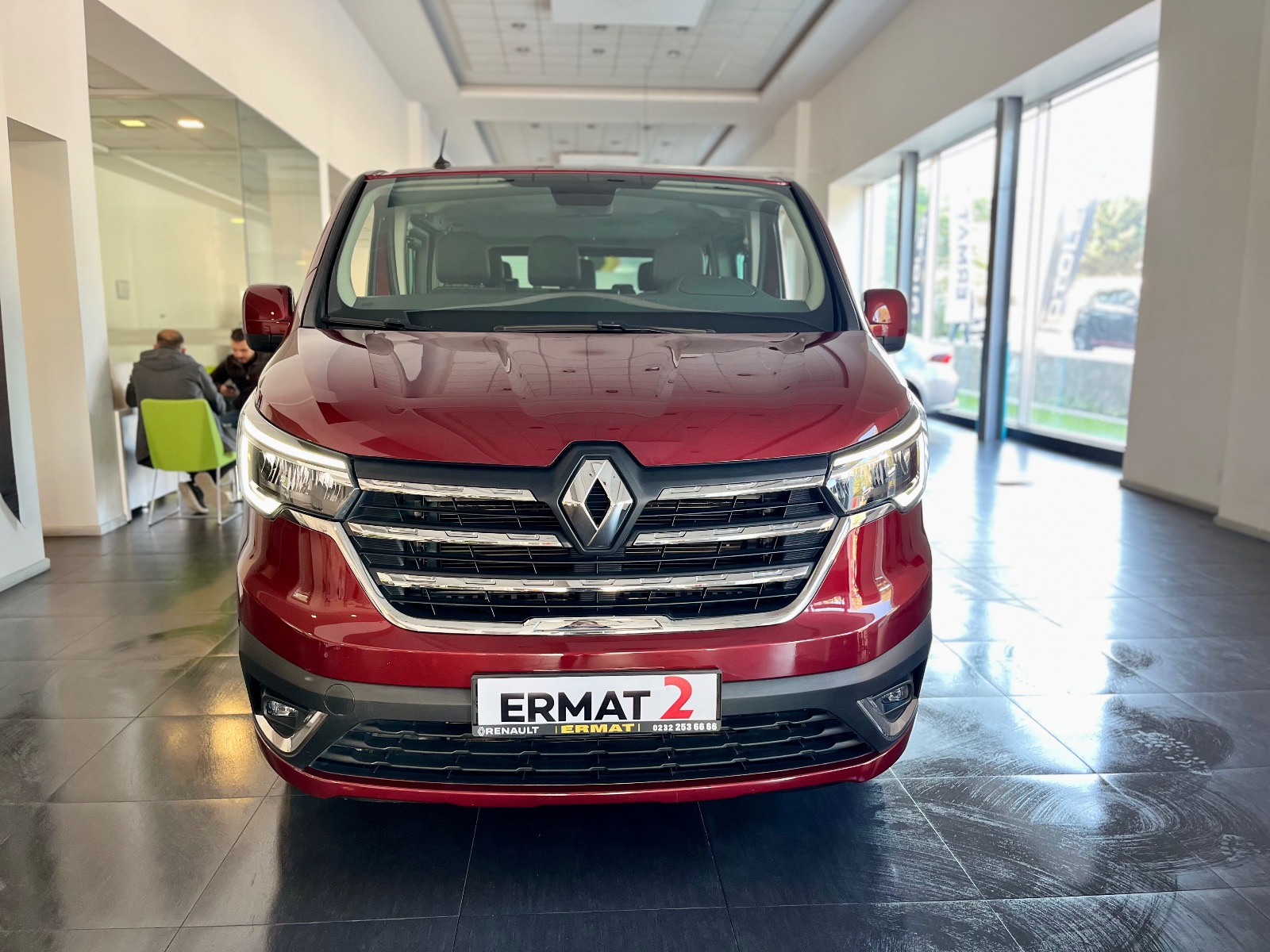 2022 Dizel Otomatik Renault Trafic Kırmızı Ermat Motorlu Araçlar ve Tarım Ürünleri Sanayi Ticaret A.Ş.