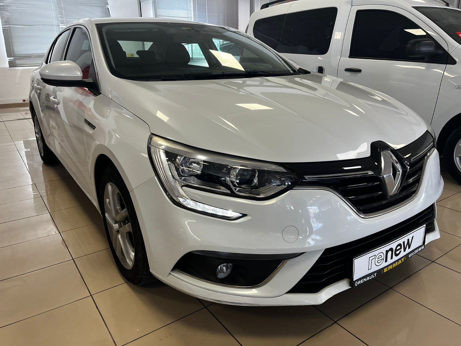 2016 Benzin + LPG Manuel Renault Megane Beyaz ERMAT MOTORLU ARAÇLAR VE TARIM ÜRÜNLERİ SANAYİ TİCARET A.Ş. 