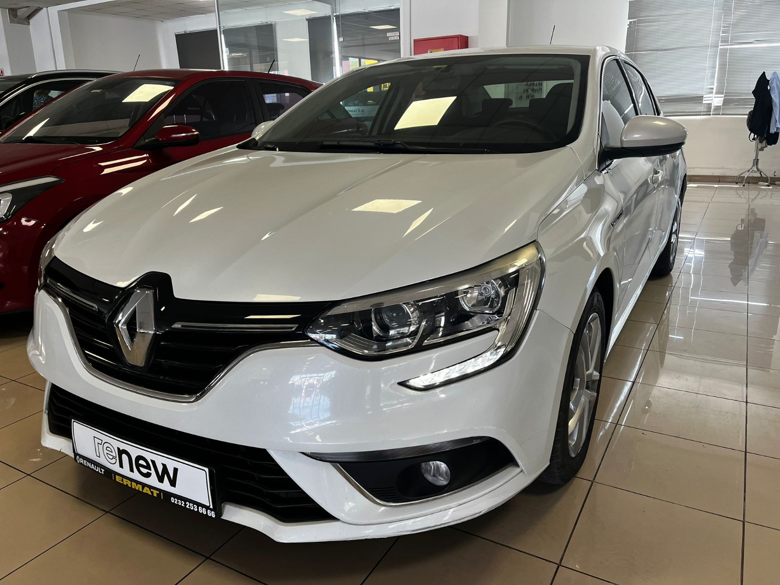 2016 Benzin + LPG Manuel Renault Megane Beyaz ERMAT MOTORLU ARAÇLAR VE TARIM ÜRÜNLERİ SANAYİ TİCARET A.Ş. 