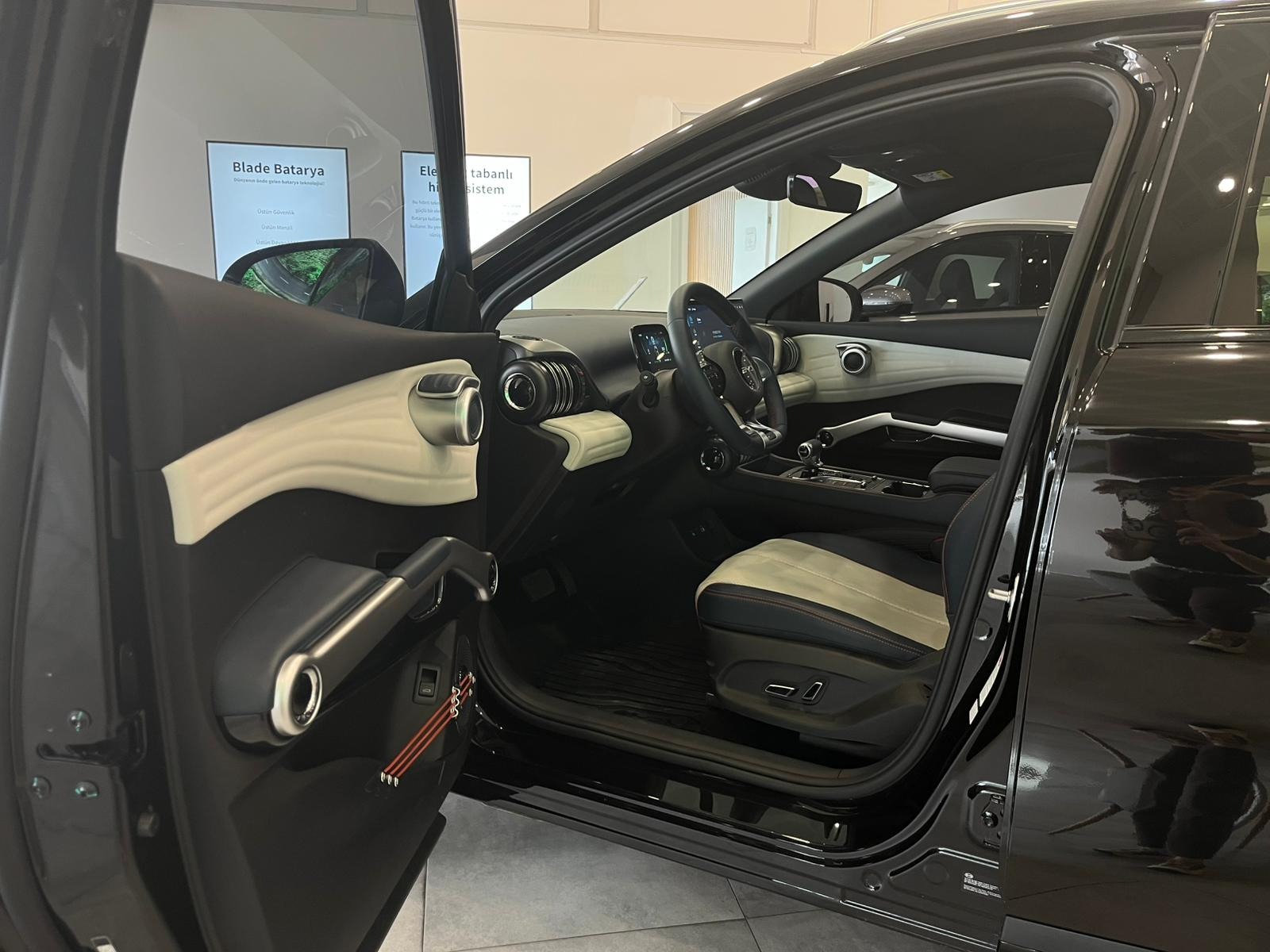 2025 Elektrik Otomatik BYD Atto 3 EV Siyah Ermat Motorlu Araçlar ve Tarım Ürünleri Sanayi Ticaret A.Ş.