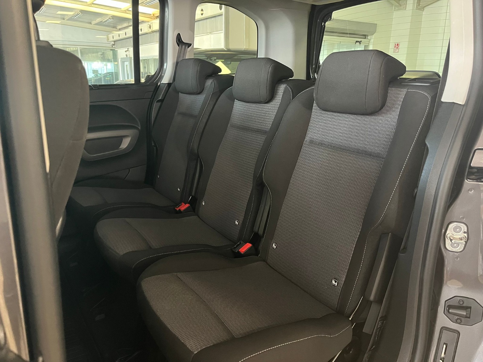 2024 Dizel Otomatik Toyota Proace City Gri Ermat Motorlu Araçlar ve Tarım Ürünleri Sanayi Ticaret A.Ş.