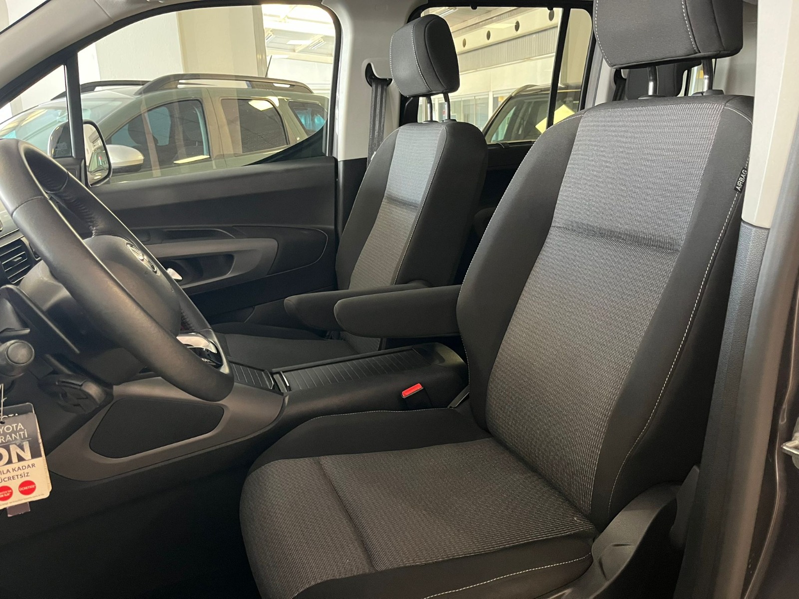 2024 Dizel Otomatik Toyota Proace City Gri Ermat Motorlu Araçlar ve Tarım Ürünleri Sanayi Ticaret A.Ş.