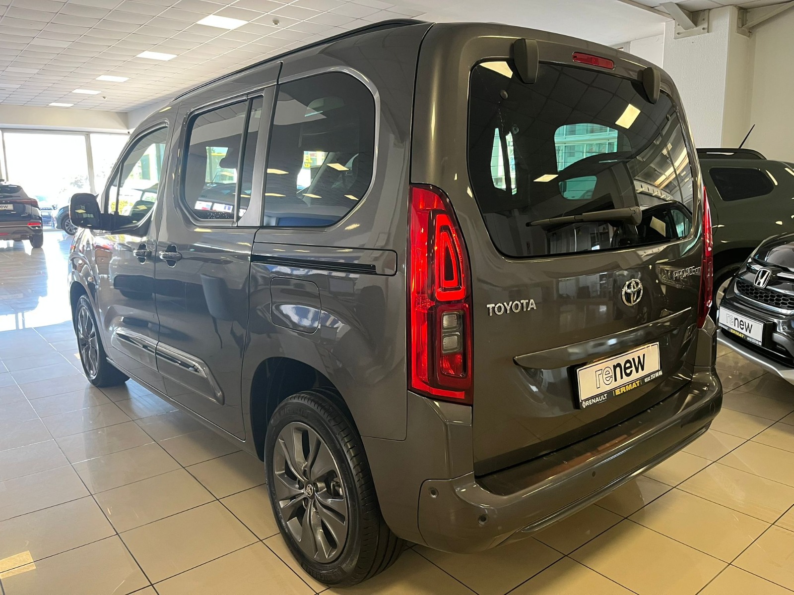 2024 Dizel Otomatik Toyota Proace City Gri Ermat Motorlu Araçlar ve Tarım Ürünleri Sanayi Ticaret A.Ş.