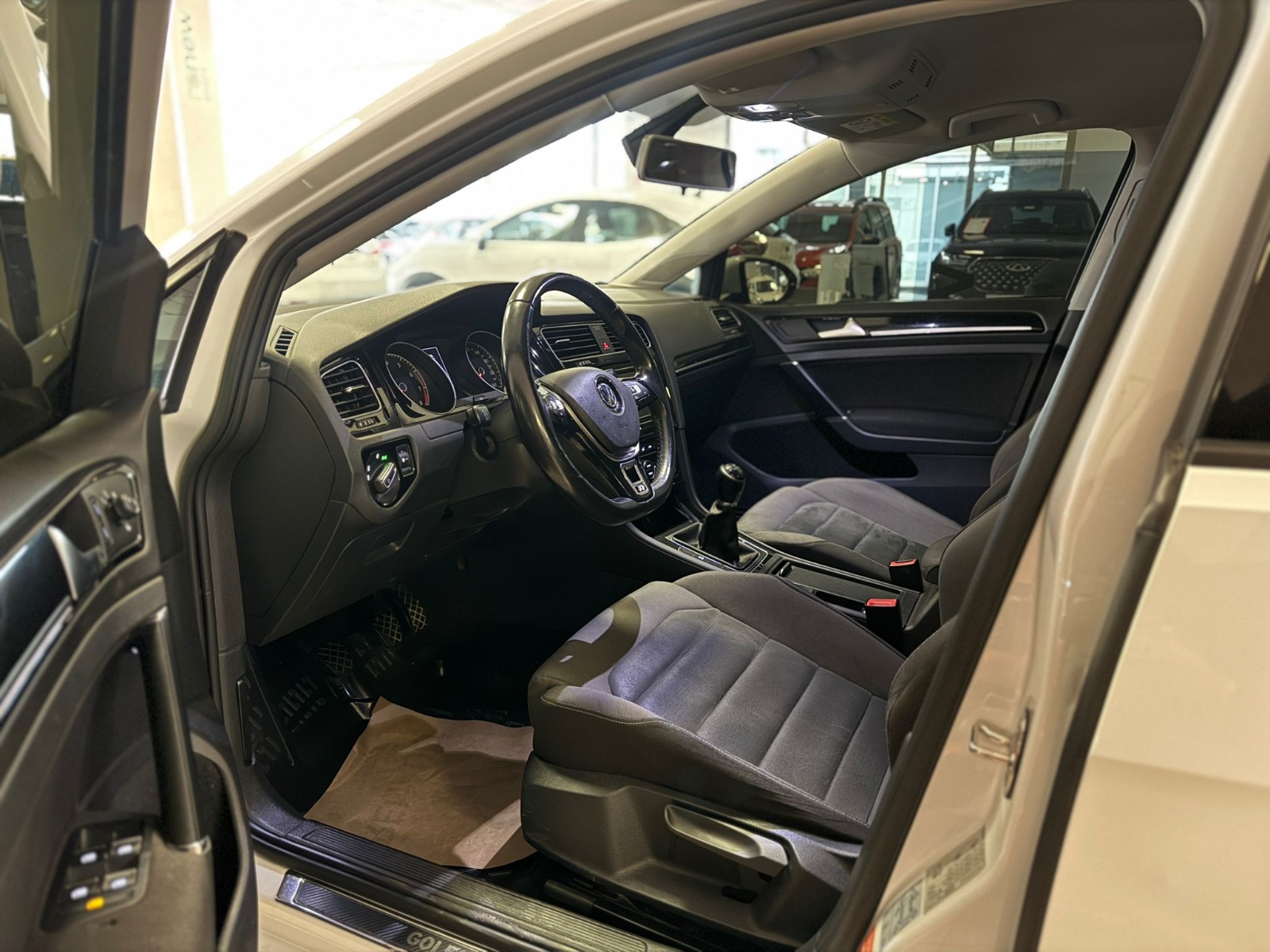 2017 Benzin Manuel Volkswagen Golf Beyaz Ermat Motorlu Araçlar ve Tarım Ürünleri Sanayi Ticaret A.Ş.