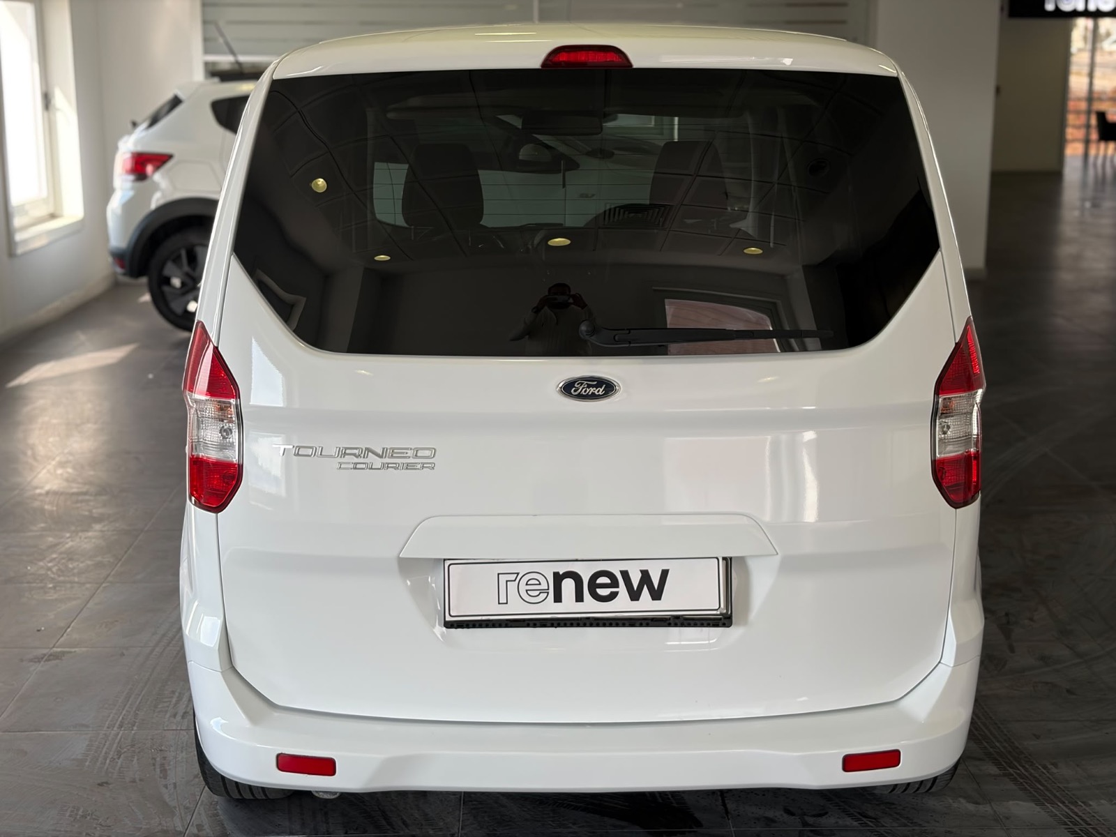 2022 Dizel Manuel Ford Tourneo Courier Beyaz Ermat Motorlu Araçlar ve Tarım Ürünleri Sanayi Ticaret A.Ş.