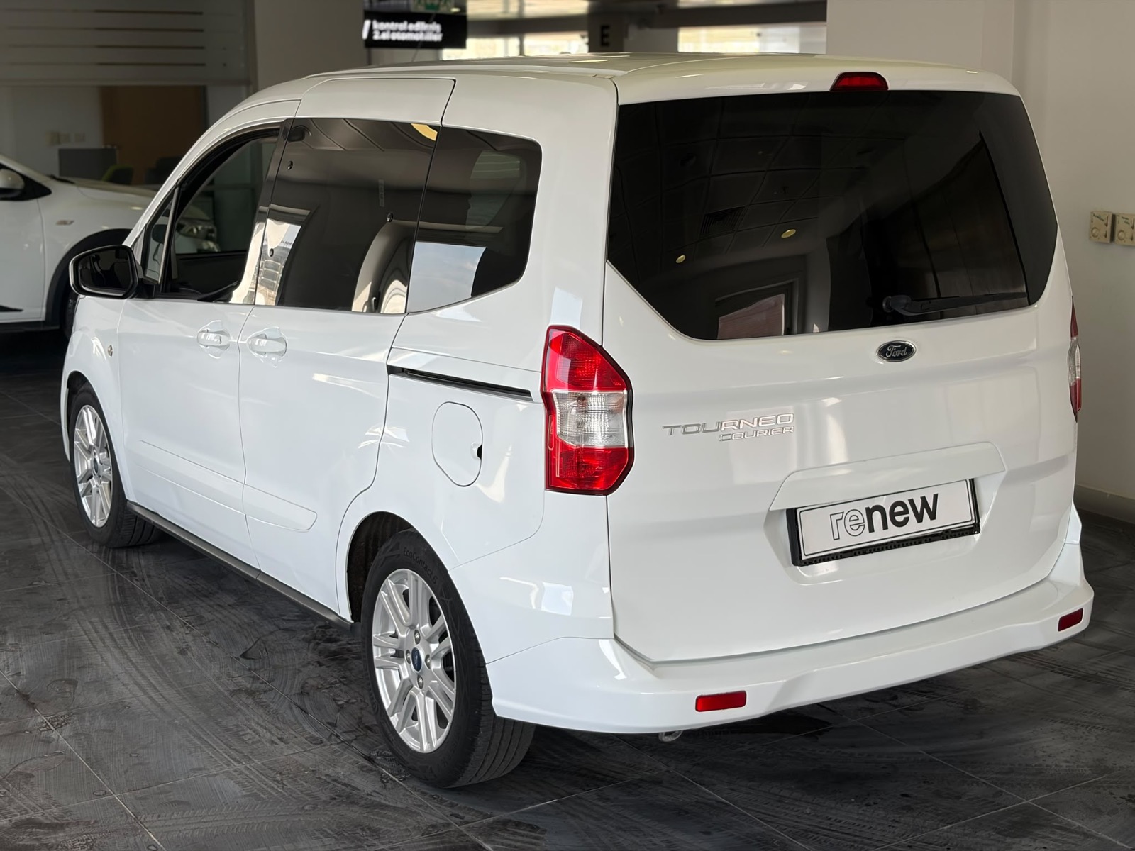2022 Dizel Manuel Ford Tourneo Courier Beyaz Ermat Motorlu Araçlar ve Tarım Ürünleri Sanayi Ticaret A.Ş.