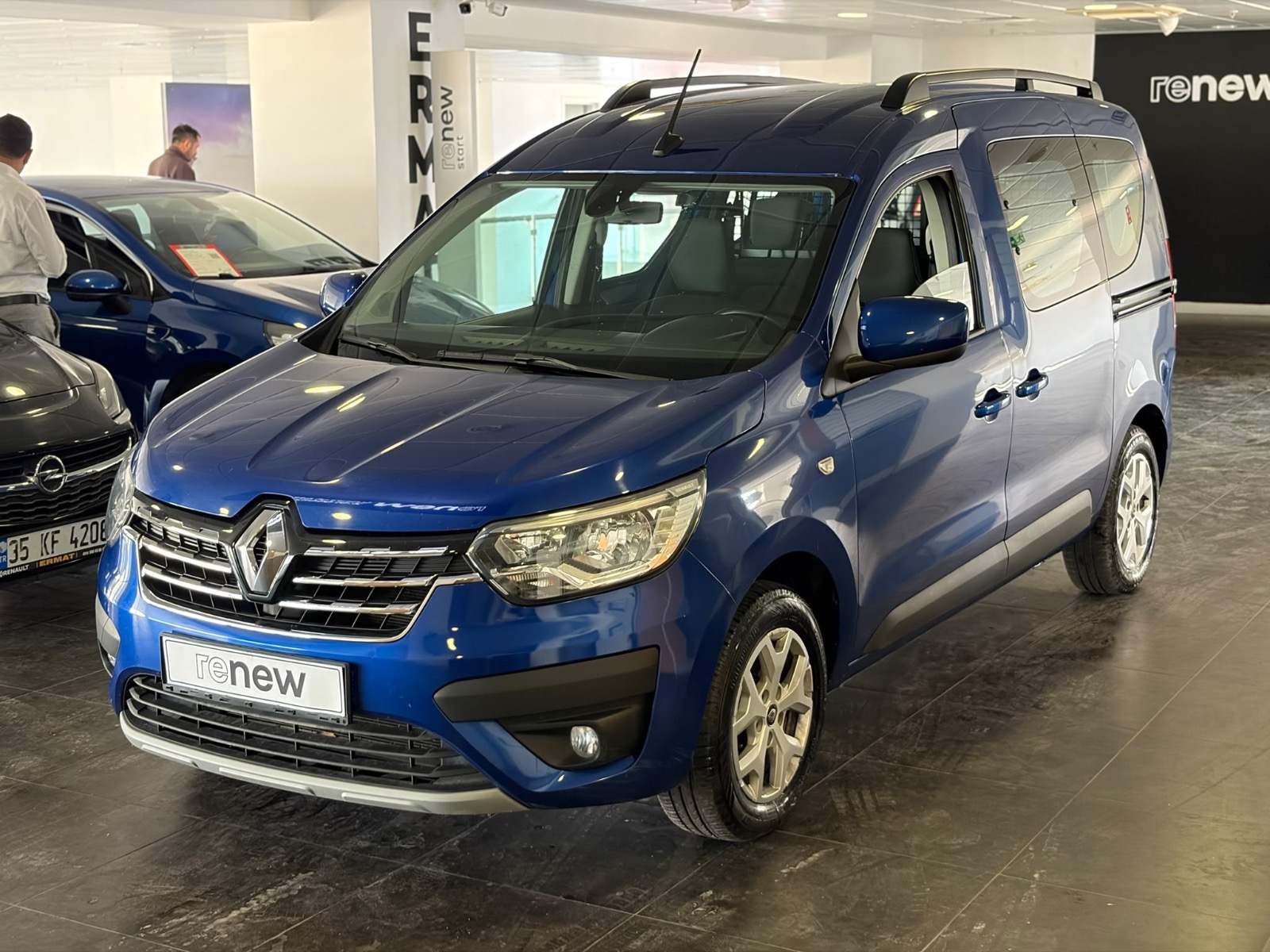 2024 Dizel Manuel Renault Express Combi Mavi Ermat Motorlu Araçlar ve Tarım Ürünleri Sanayi Ticaret A.Ş.