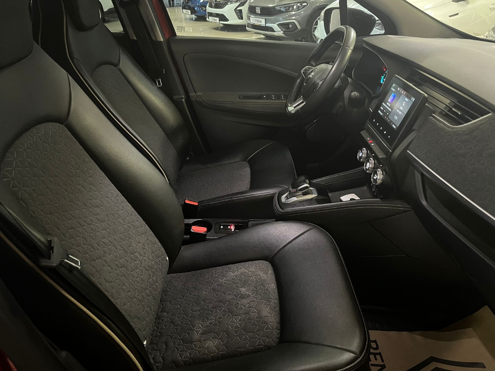 2023 Elektrik Otomatik Renault Zoe Kırmızı Ermat Motorlu Araçlar ve Tarım Ürünleri Sanayi Ticaret A.Ş.