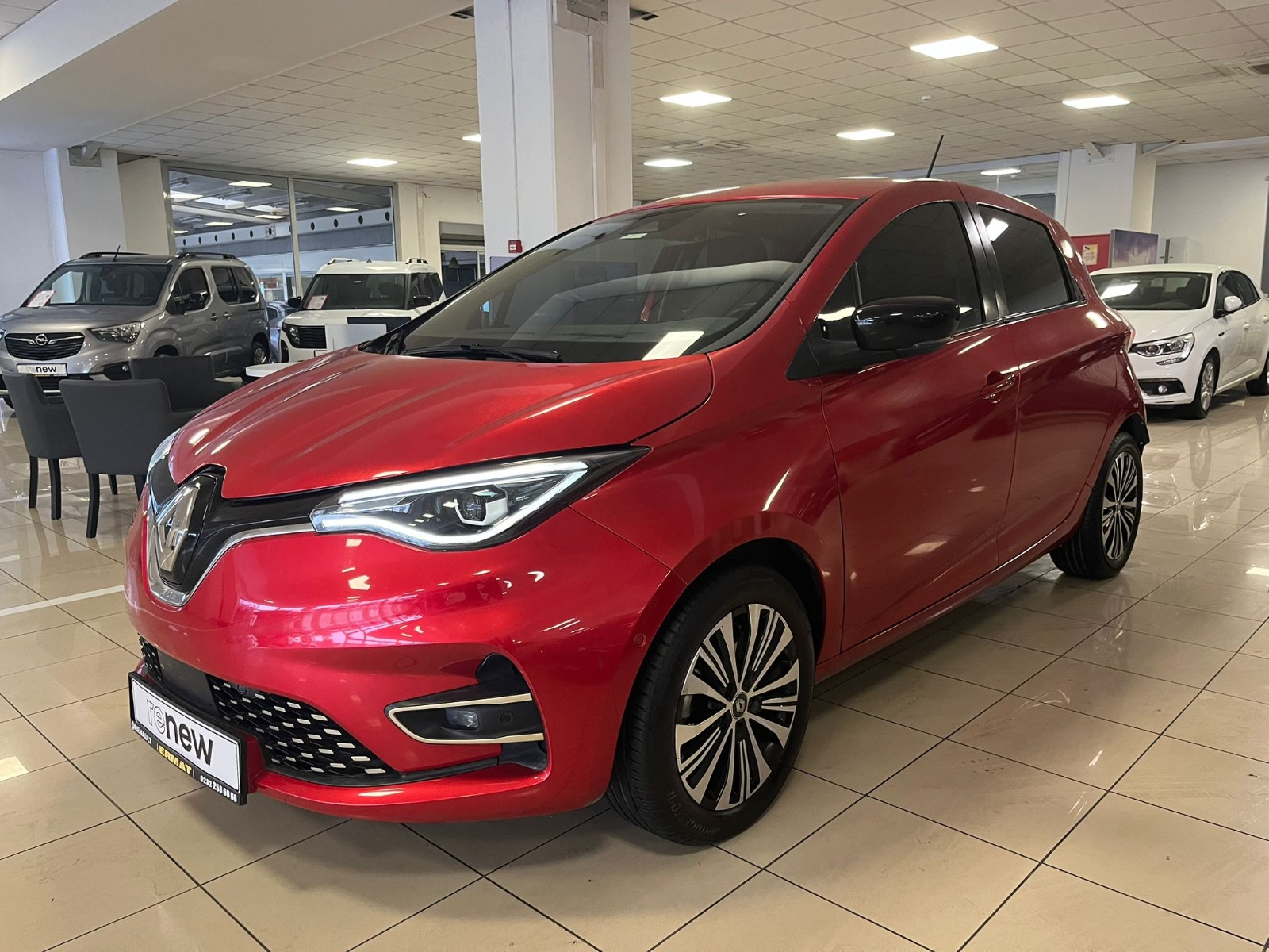 2023 Elektrik Otomatik Renault Zoe Kırmızı Ermat Motorlu Araçlar ve Tarım Ürünleri Sanayi Ticaret A.Ş.