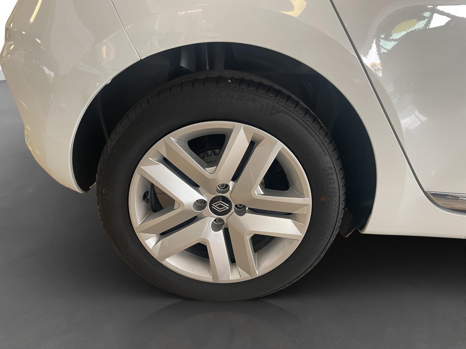 2025 Benzin Otomatik Renault Clio Beyaz Ermat Motorlu Araçlar ve Tarım Ürünleri Sanayi Ticaret A.Ş.