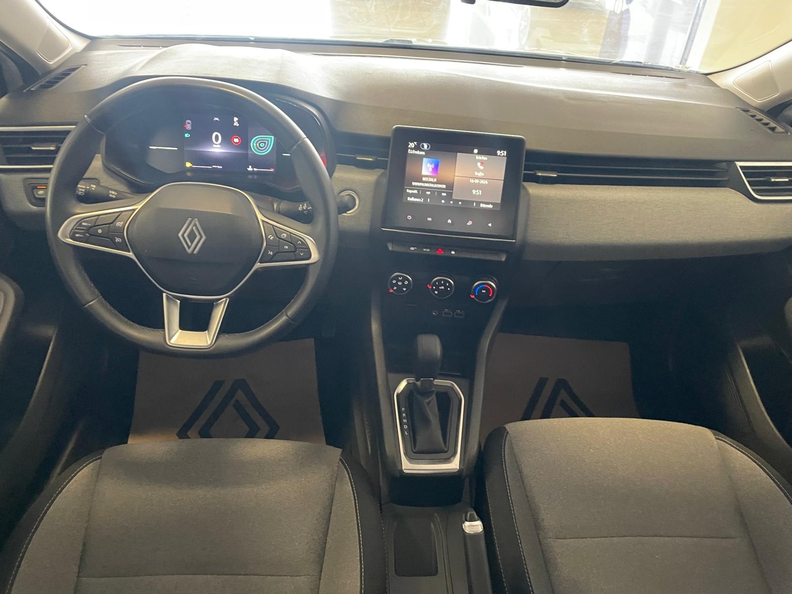 2025 Benzin Otomatik Renault Clio Beyaz Ermat Motorlu Araçlar ve Tarım Ürünleri Sanayi Ticaret A.Ş.