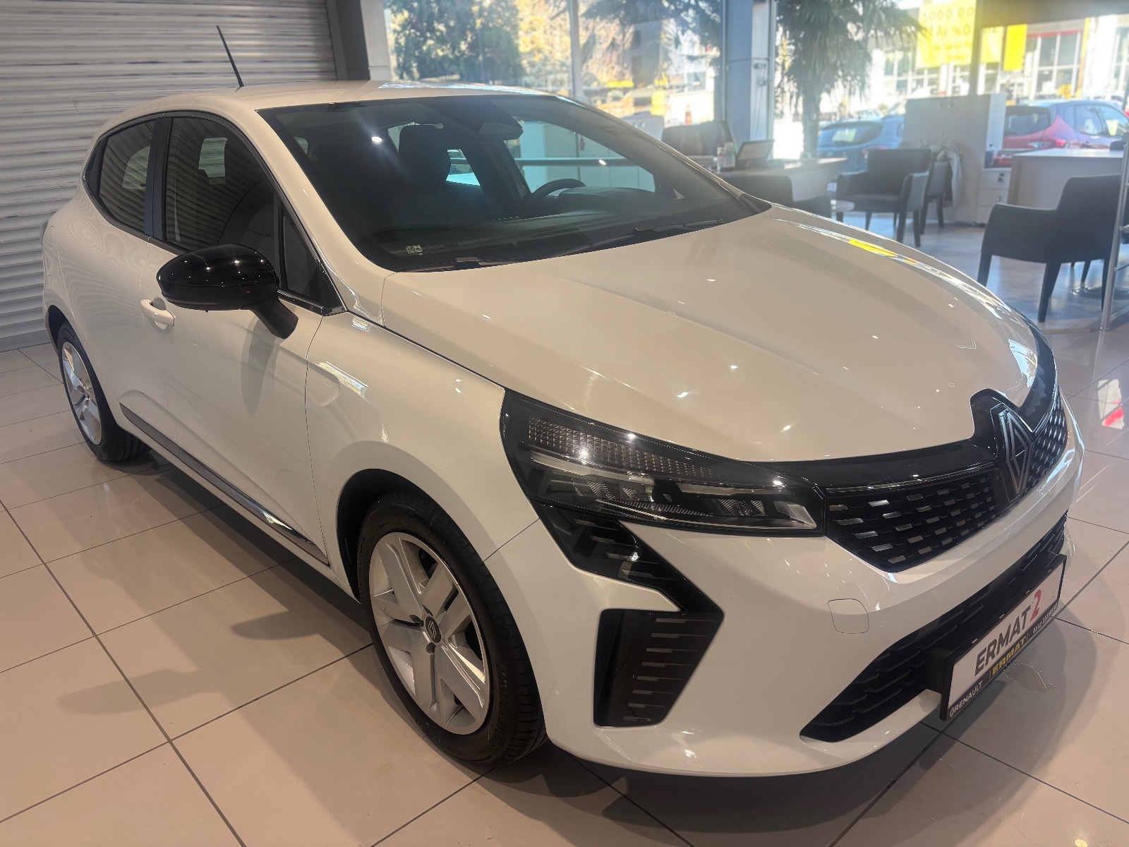 2025 Benzin Otomatik Renault Clio Beyaz Ermat Motorlu Araçlar ve Tarım Ürünleri Sanayi Ticaret A.Ş.