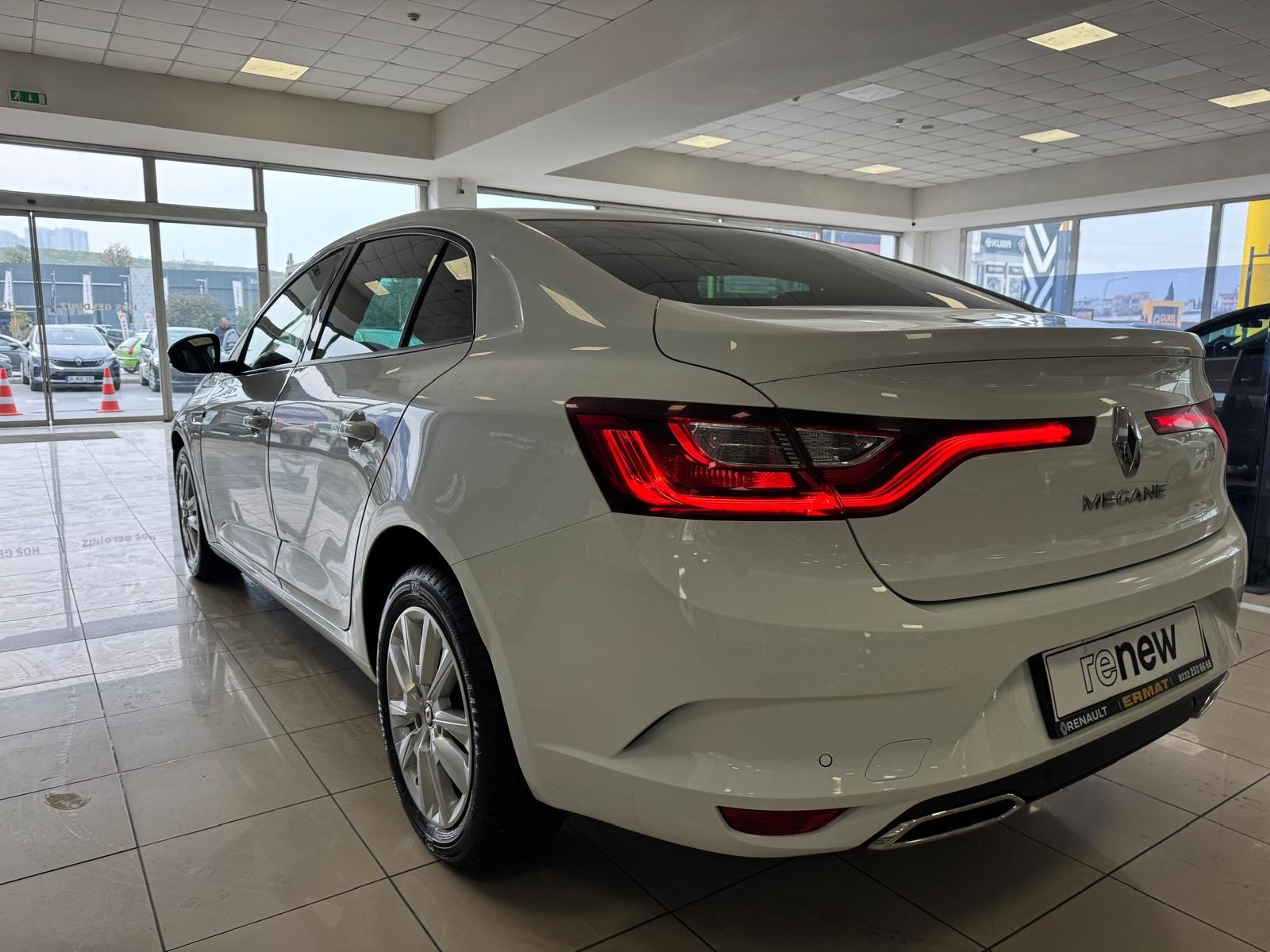 2023 Benzin Otomatik Renault Megane Beyaz Ermat Motorlu Araçlar ve Tarım Ürünleri Sanayi Ticaret A.Ş.