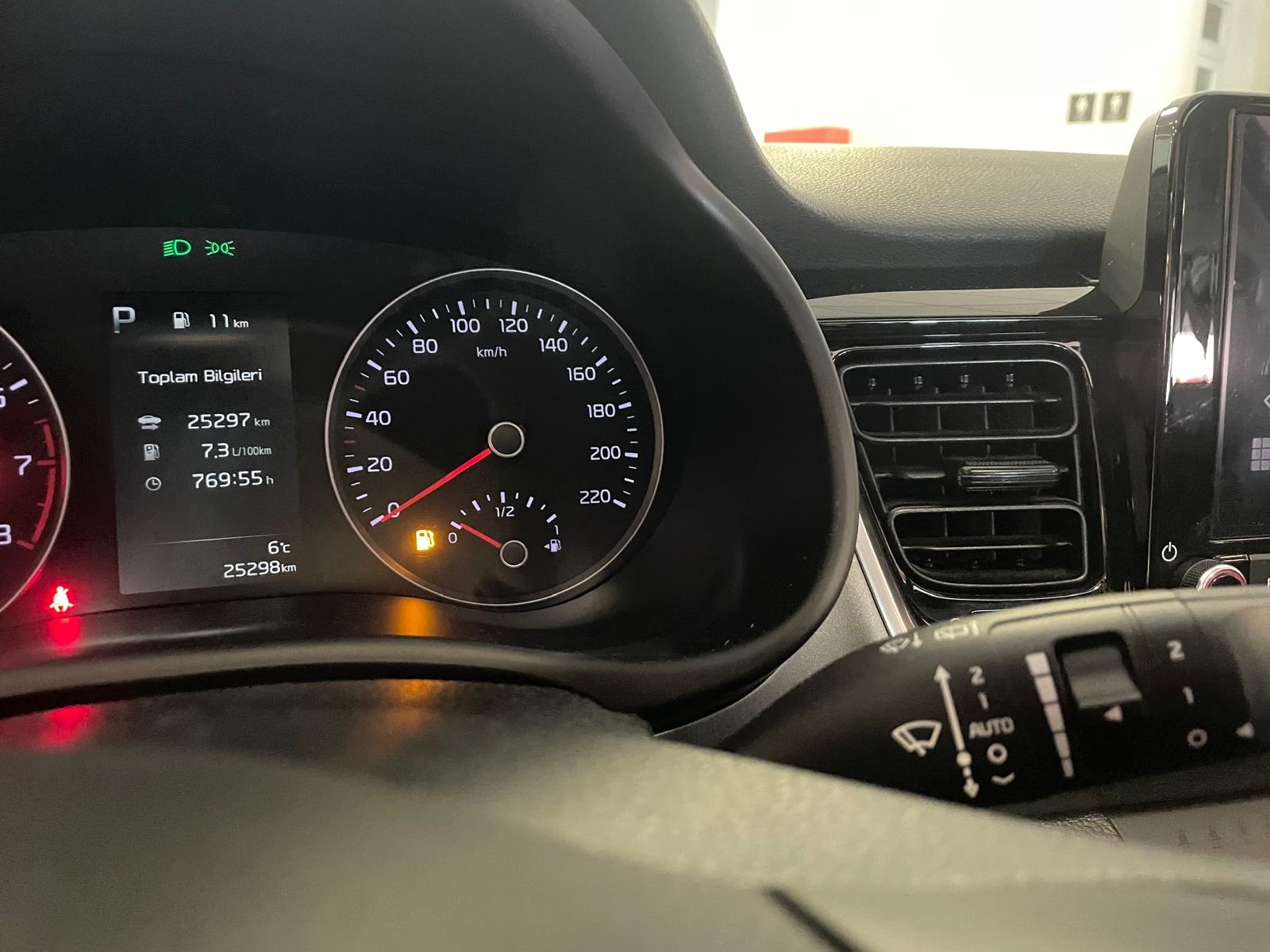 2023 Benzin Otomatik Kia Stonic Gri Ermat Motorlu Araçlar ve Tarım Ürünleri Sanayi Ticaret A.Ş.