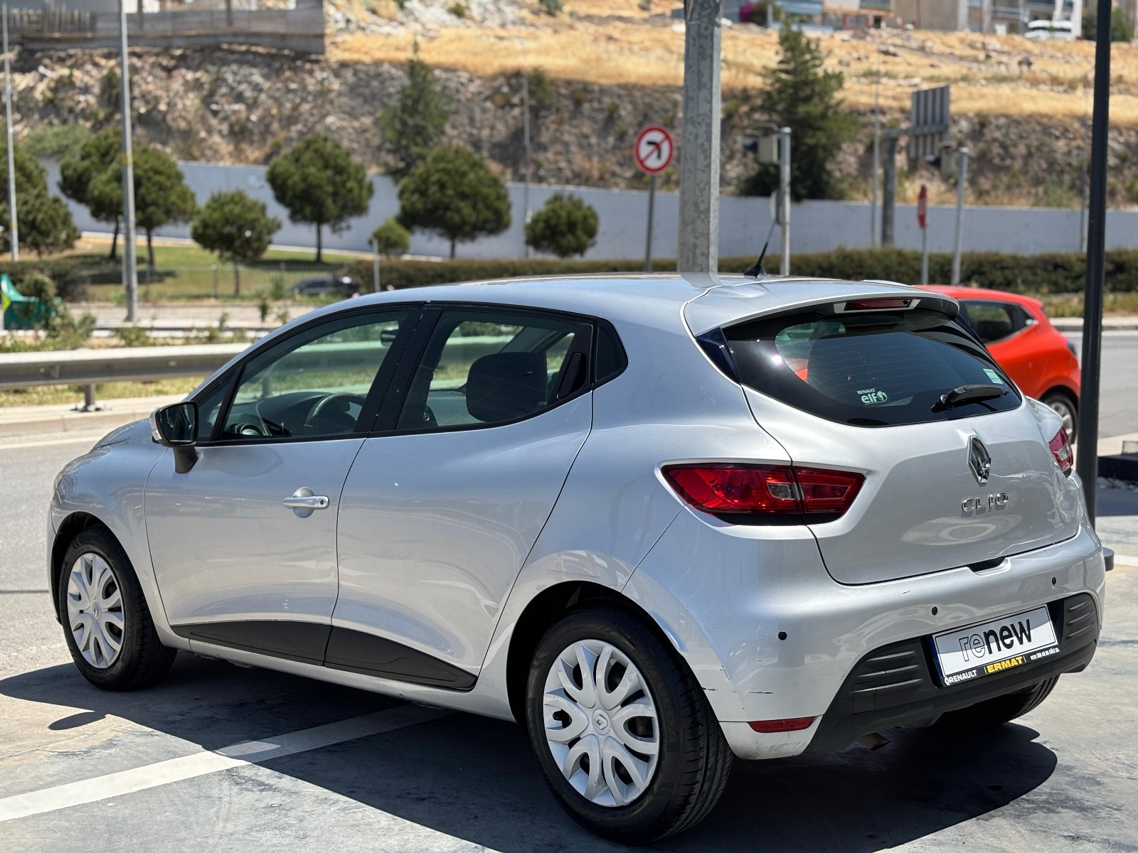 2019 Benzin Manuel Renault Clio Gümüş Gri Ermat Motorlu Araçlar ve Tarım Ürünleri Sanayi Ticaret A.Ş.