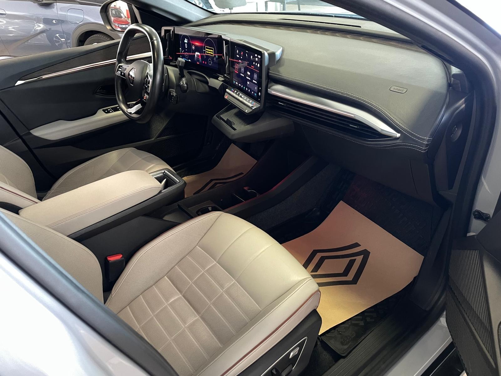 2024 Elektrik Otomatik Renault Megane E-Tech Gri Ermat Motorlu Araçlar ve Tarım Ürünleri Sanayi Ticaret A.Ş.