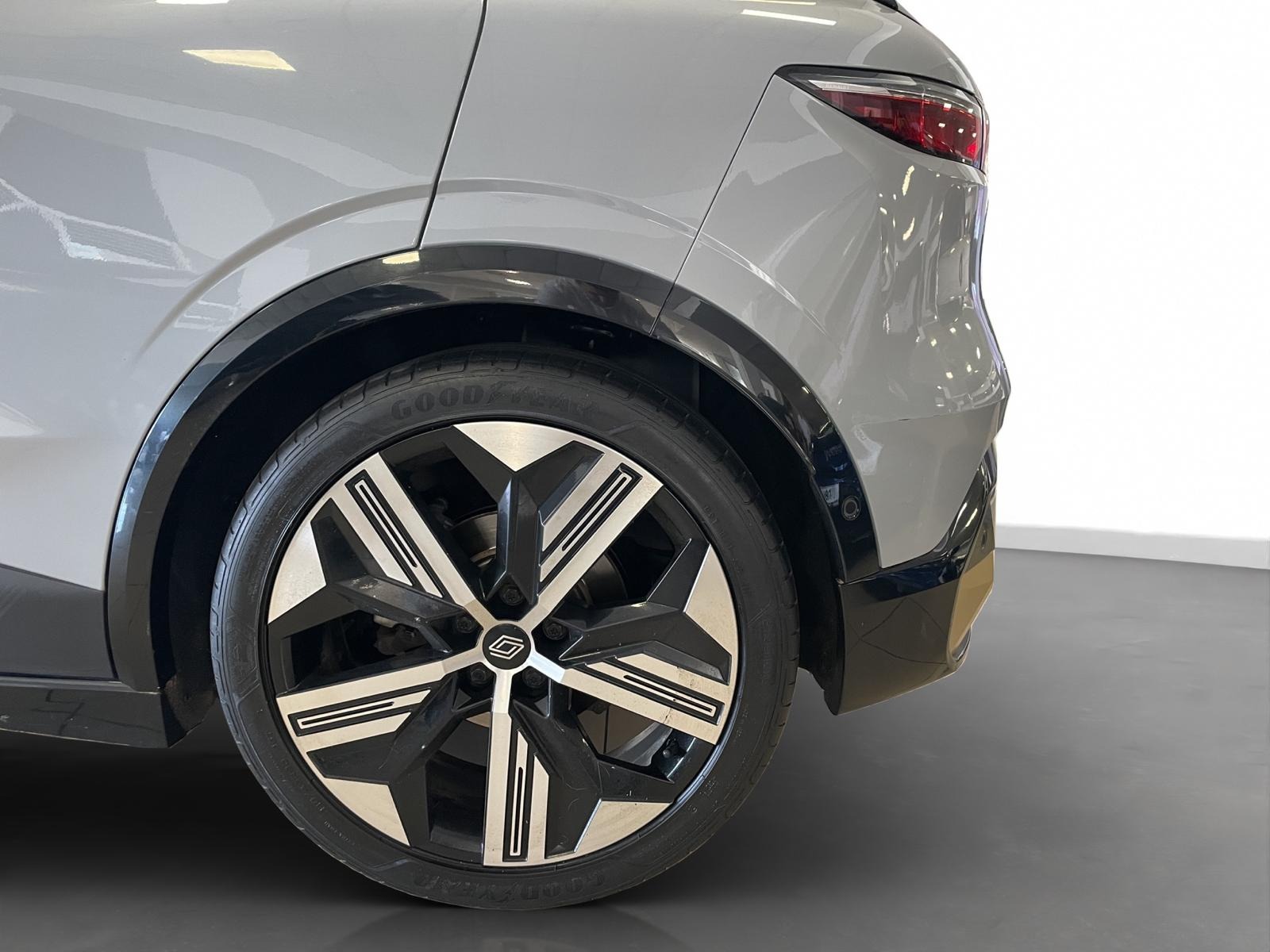2024 Elektrik Otomatik Renault Megane E-Tech Gri Ermat Motorlu Araçlar ve Tarım Ürünleri Sanayi Ticaret A.Ş.