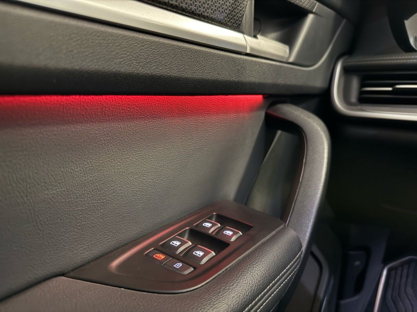 2023 Elektrik Otomatik TOGG T10X V2 AWD  Kırmızı Ermat Motorlu Araçlar ve Tarım Ürünleri Sanayi Ticaret A.Ş.