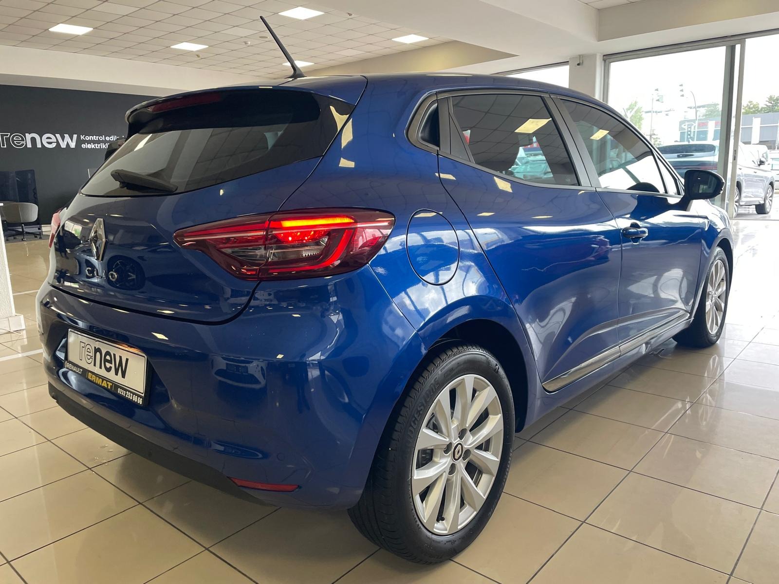 2023 Benzin Otomatik Renault Clio Lacivert Ermat Motorlu Araçlar ve Tarım Ürünleri Sanayi Ticaret A.Ş.
