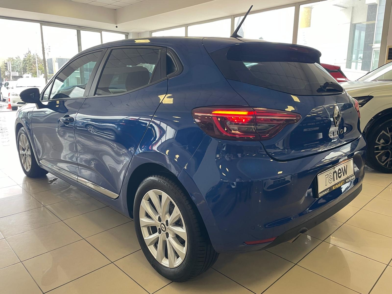 2023 Benzin Otomatik Renault Clio Lacivert Ermat Motorlu Araçlar ve Tarım Ürünleri Sanayi Ticaret A.Ş.