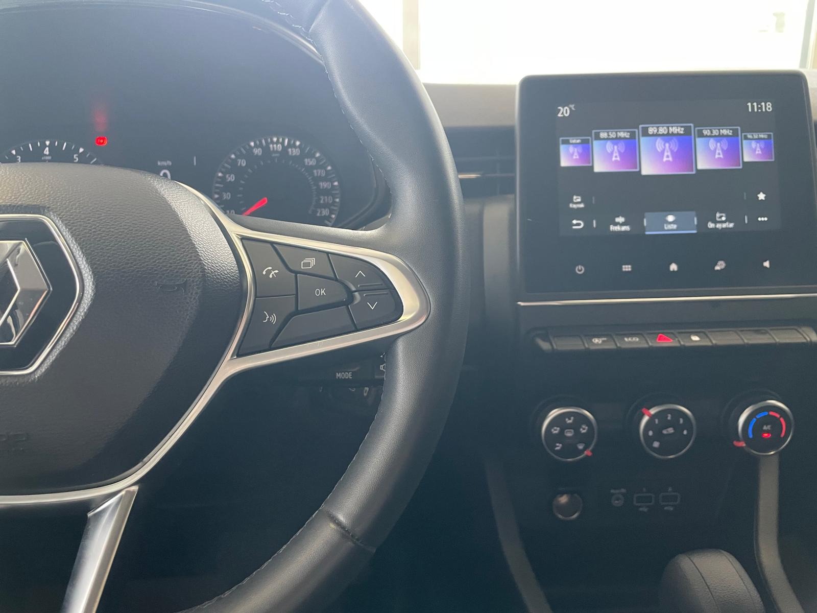 2023 Benzin Otomatik Renault Clio Lacivert Ermat Motorlu Araçlar ve Tarım Ürünleri Sanayi Ticaret A.Ş.