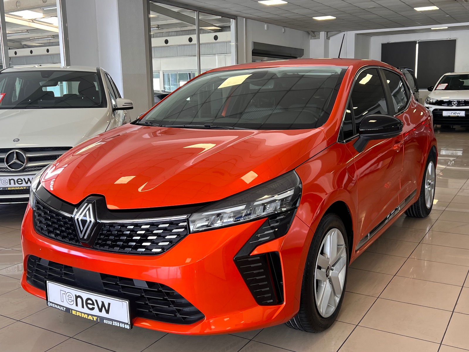2023 Benzin Otomatik Renault Clio Turuncu Ermat Motorlu Araçlar ve Tarım Ürünleri Sanayi Ticaret A.Ş.