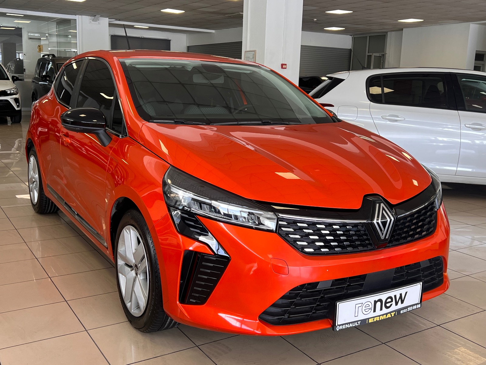 2023 Benzin Otomatik Renault Clio Turuncu Ermat Motorlu Araçlar ve Tarım Ürünleri Sanayi Ticaret A.Ş.